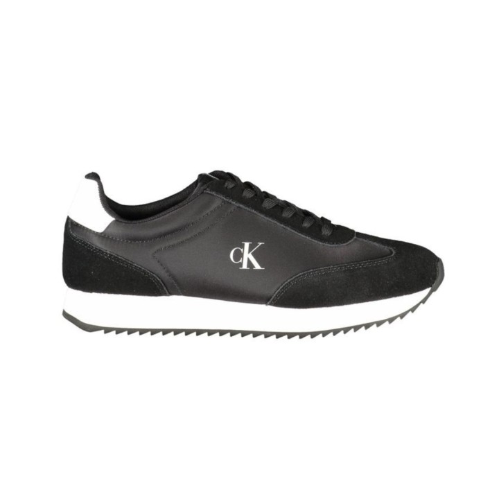 Zapatilla deportiva negra de mujer Calvin Klein en vista lateral