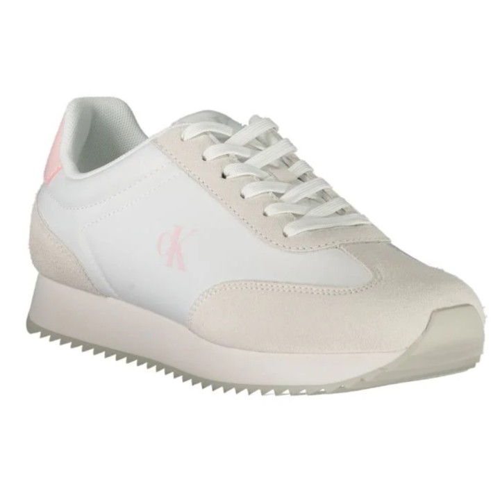 Zapatilla deportiva blanca con detalles rosa para mujer Calvin Klein vista lateral trescuartos