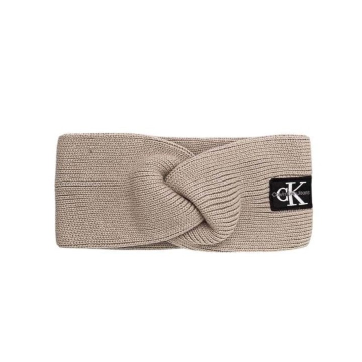 Diadema beige de punto para mujer Calvin Klein vista frontal con parche de logo