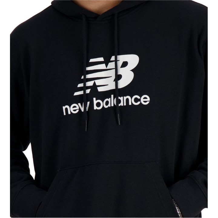 Sudadera New Balance Sport Essentials French Terry Logo negro vista detalle