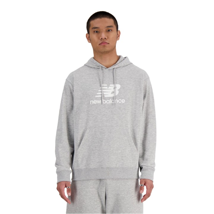 Sudadera New Balance Sport Essentials French Terry Logo gris vista frontal