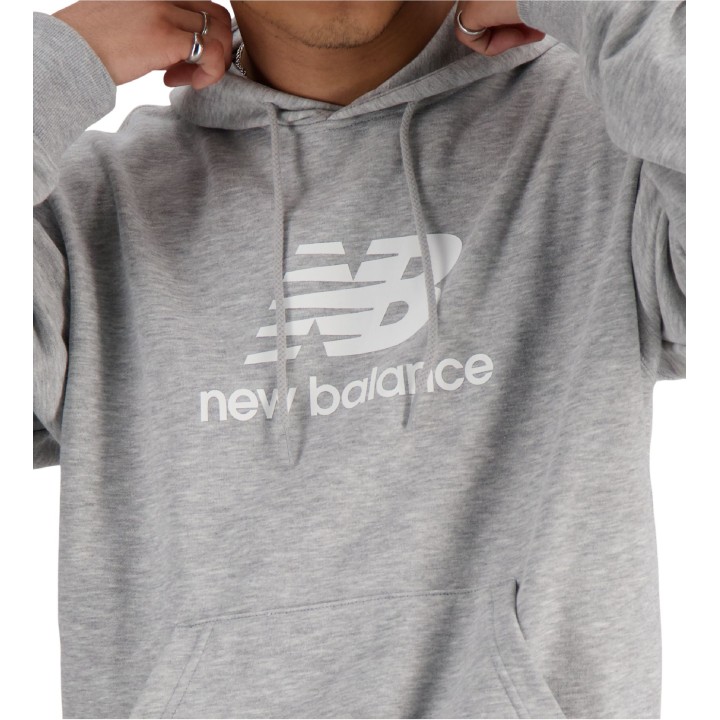 Sudadera New Balance Sport Essentials French Terry Logo gris vista detalle