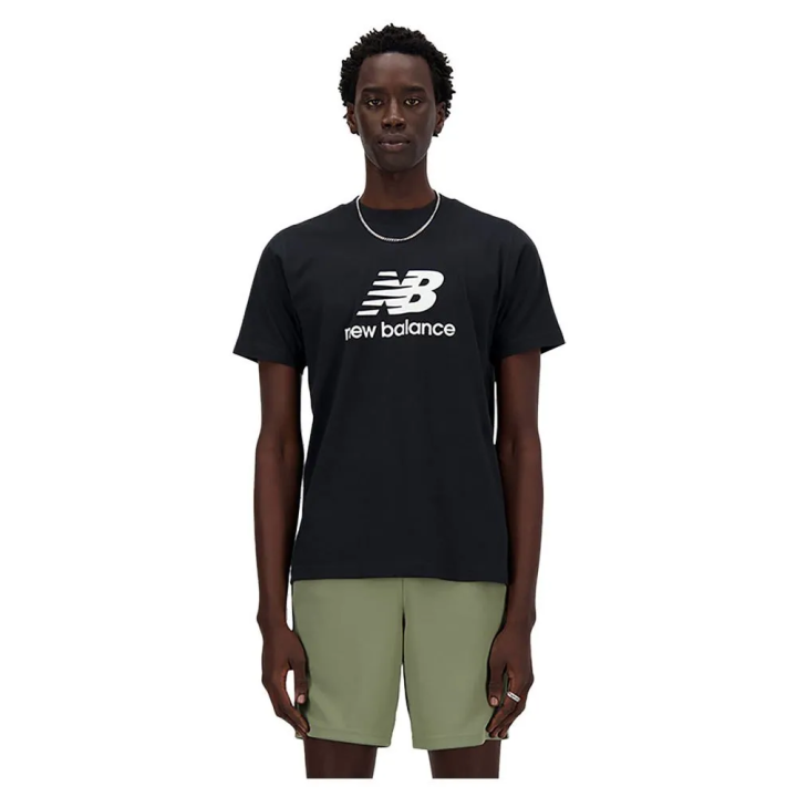Camiseta New Balance Sport Essentials Logo negro vista frontal