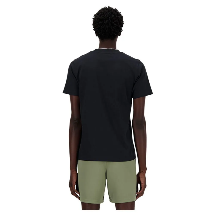 Camiseta New Balance Sport Essentials Logo negro vista dorsal