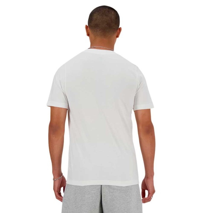 Camiseta New Balance Sport Essentials Logo blanco vista dorsal