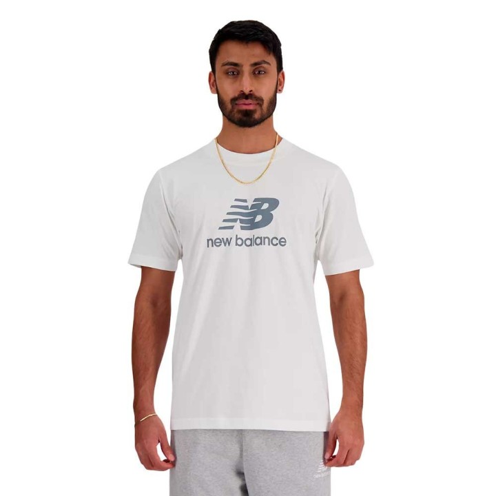 Camiseta New Balance Sport Essentials Logo blanco vista frontal