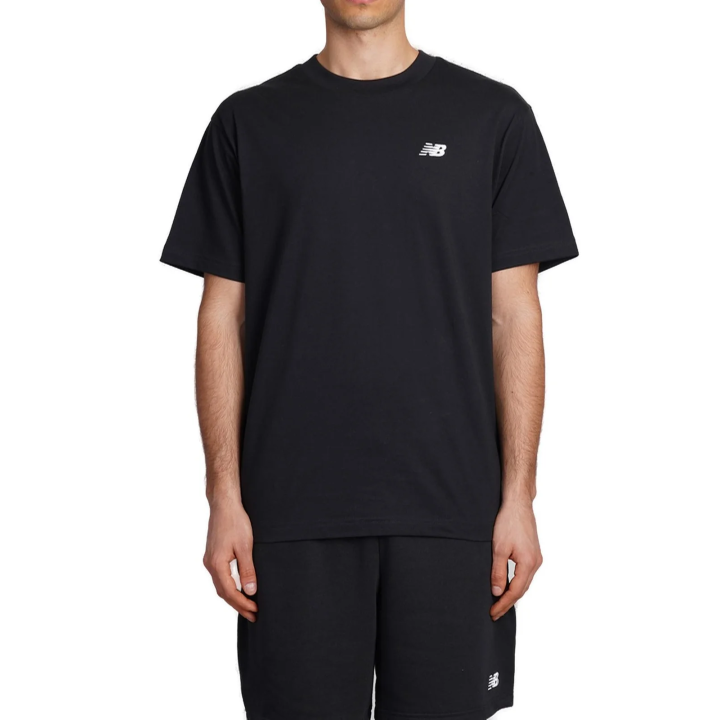 Camiseta New Balance Sport Essentials algodón negro vista frontal