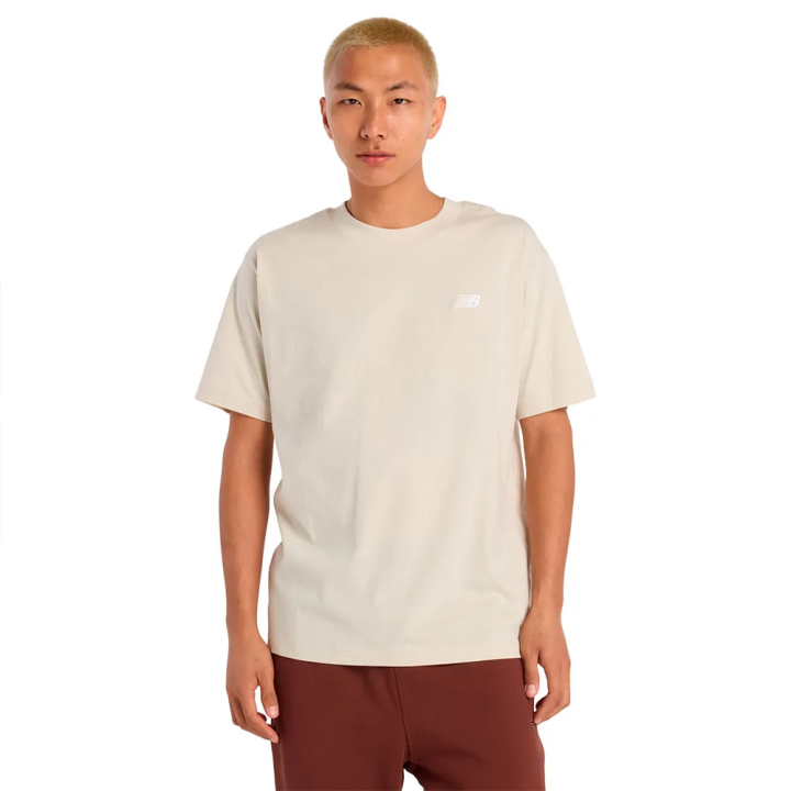 Camiseta New Balance Sport Essentials algodón beige vista frontal