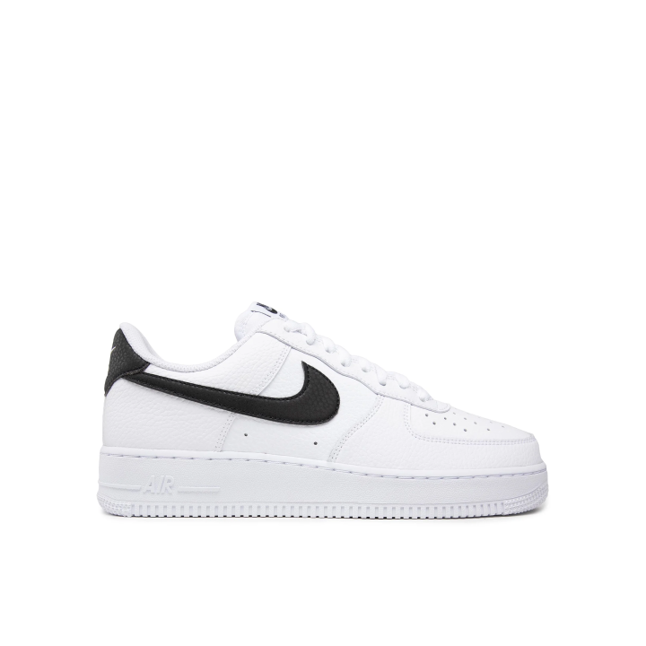 Zapatillas Nike Air Force 1 '07 blanco negro vista lateral