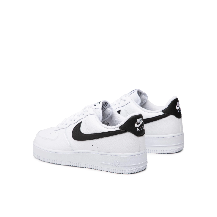 Zapatillas Nike Air Force 1 '07 blanco negro vista tres cuartos