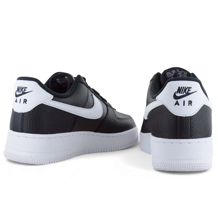 Zapatillas Nike Air Force 1 ’07 casual hombre negro blanco vista dorsal