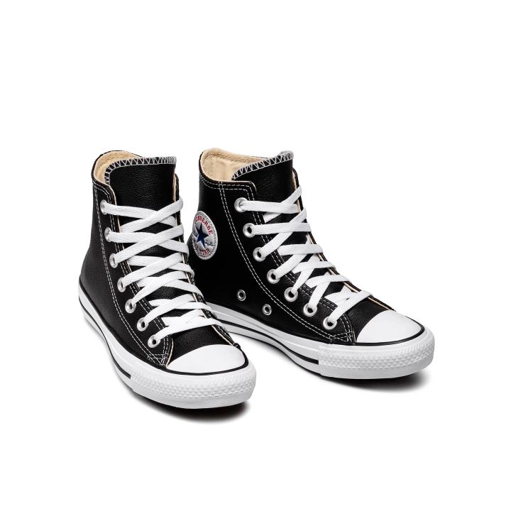 Zapatillas Converse Chuck Taylor All Star Mono Piel unisex negro vista tres cuartos frontal