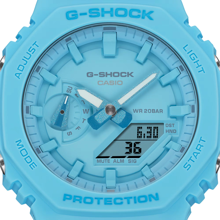Detalle de la esfera analógico-digital del Casio G-Shock GA-2100-2A2 azul claro detalle