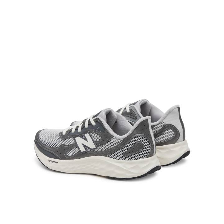 Zapatillas New Balance Fresh Foam Arishi v4 grises vista lateral