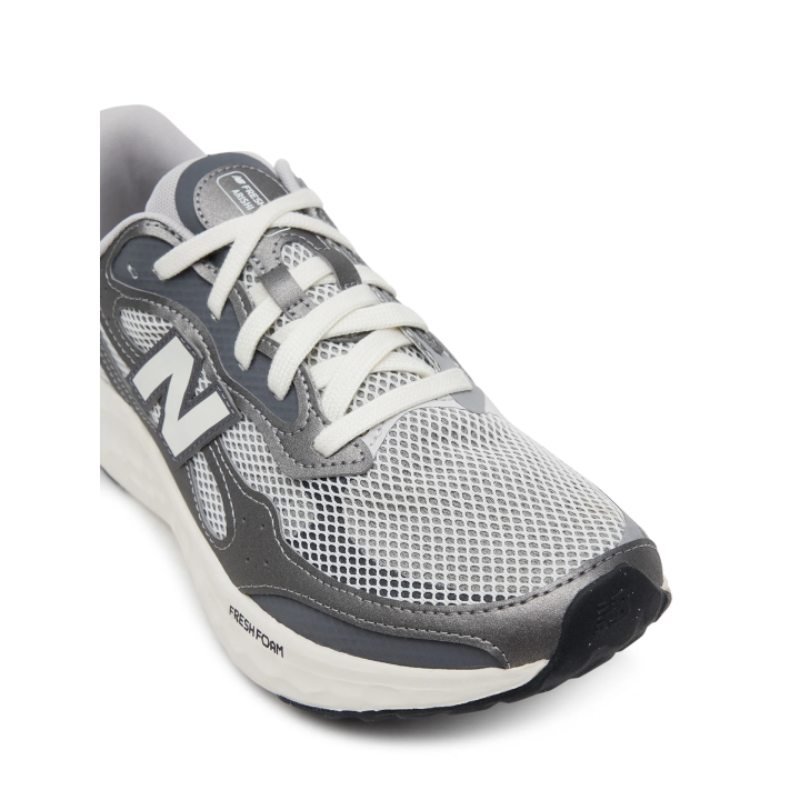 Zapatillas New Balance Fresh Foam Arishi v4 grises vista detalle