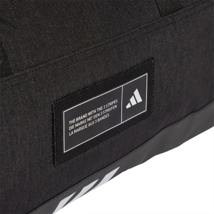Detalle de bolsa de deporte Adidas 4athlts pequeña negra y blanca