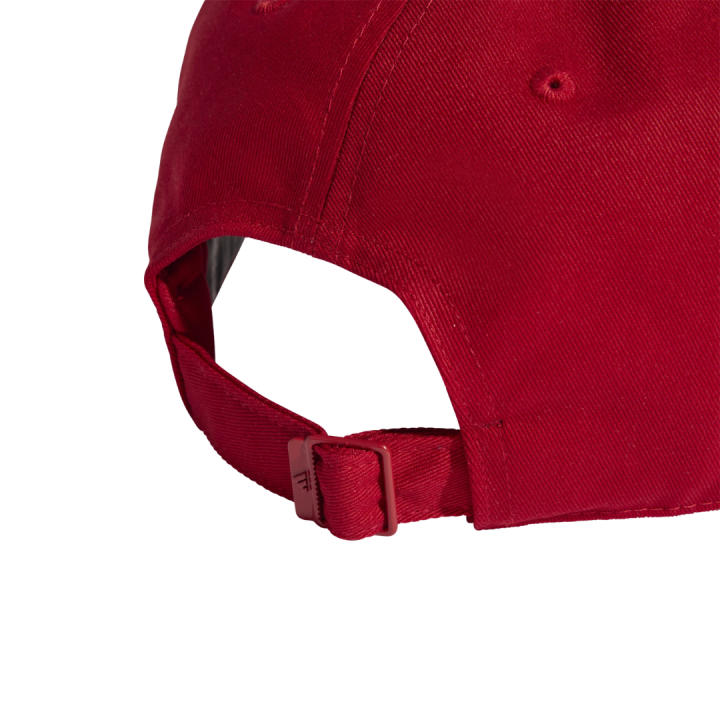 Gorra Adidas de entrenamiento roja blanca detalle broche